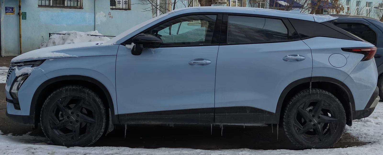 Chery Omoda 5 yandan görünüm ve tavan çizgisi