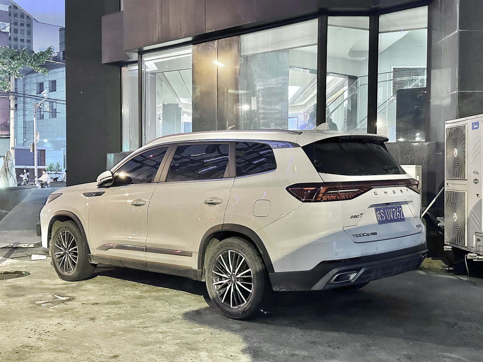 Chery Tiggo 8 Pro arka ve yan görünüm