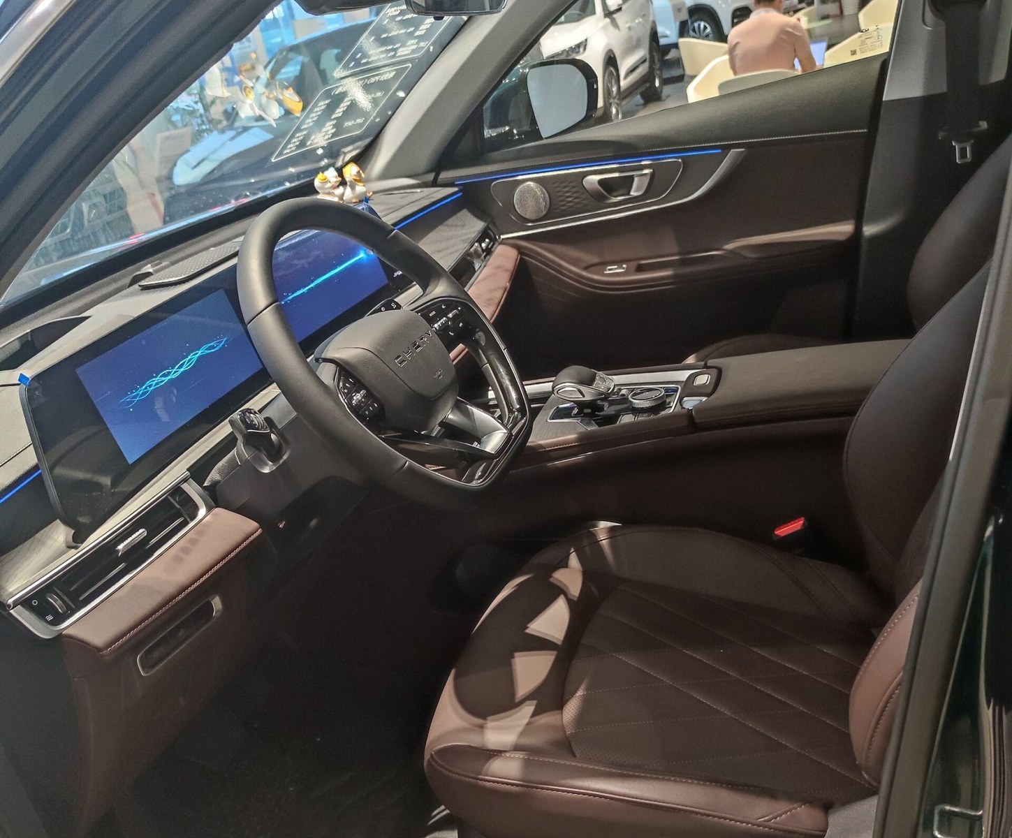Chery Tiggo 8 Pro kabini ve vites seçicisi
