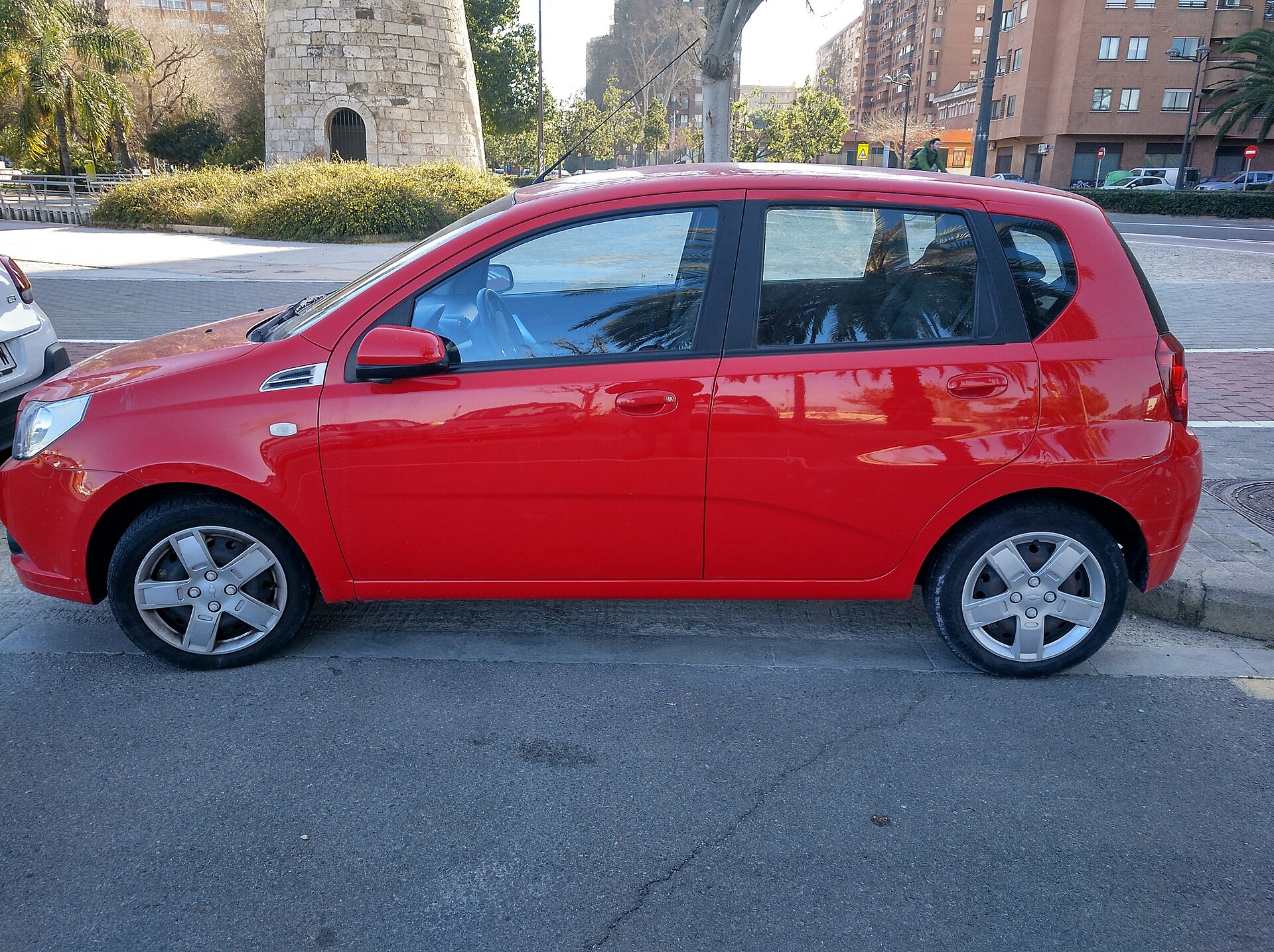 Chevrolet Aveo T250 hatchback yan görünüm