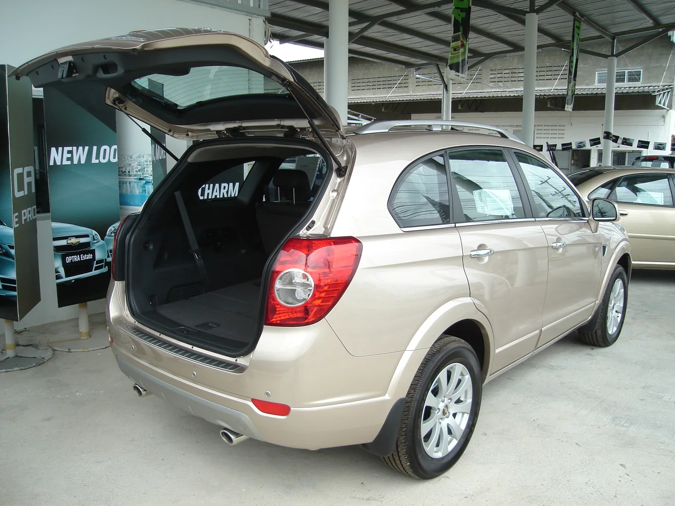 Chevrolet Captiva bagaj kapağı açık ve üçüncü sıra kullanım alanı