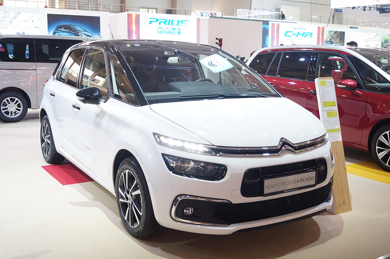 Beş koltuklu Citroën C4 Picasso II önden üç çeyrek görünüm