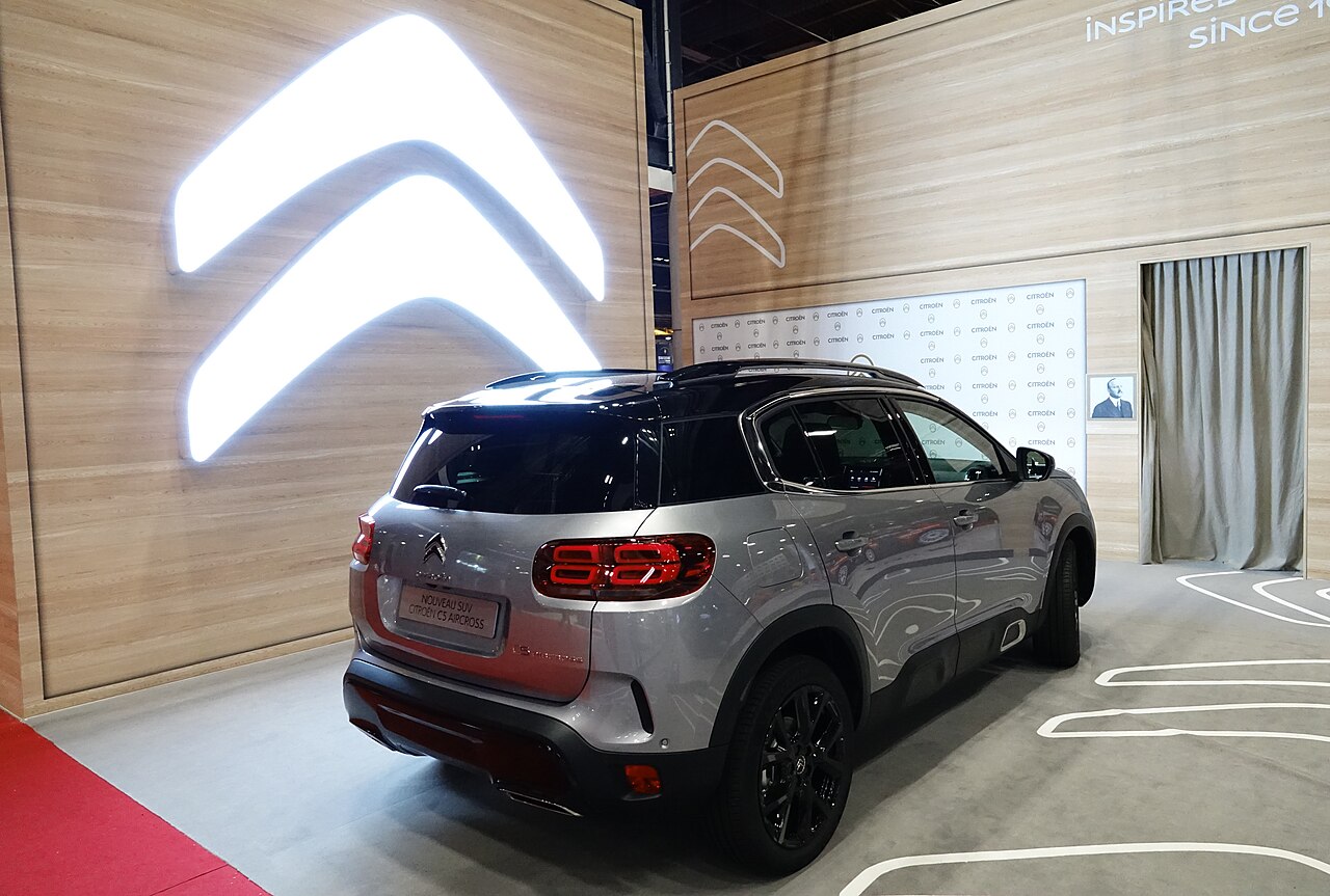 Citroën C5 Aircross ilk nesil arka ve yan görünüm