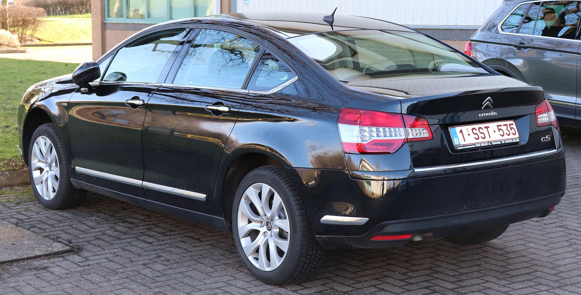 Son dönem Citroën C5 X7 arka görünüm