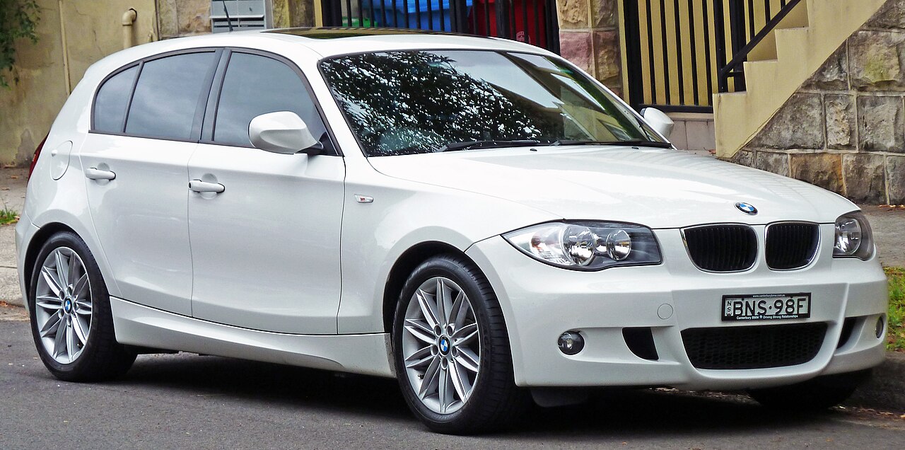 Makyajlı BMW E87 118d beş kapılı hatchback