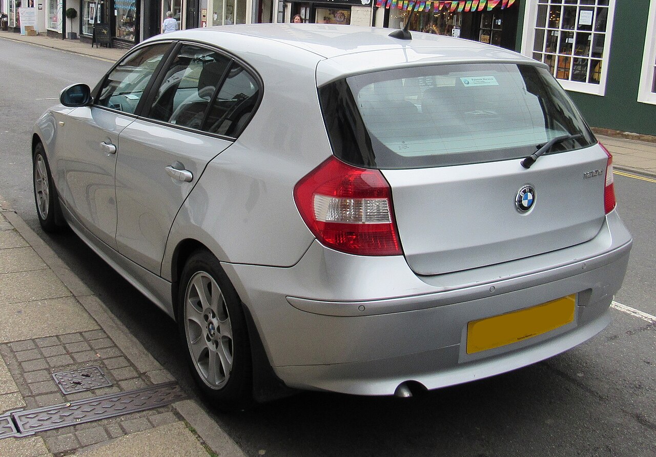 BMW E87 120d SE arka görünüm