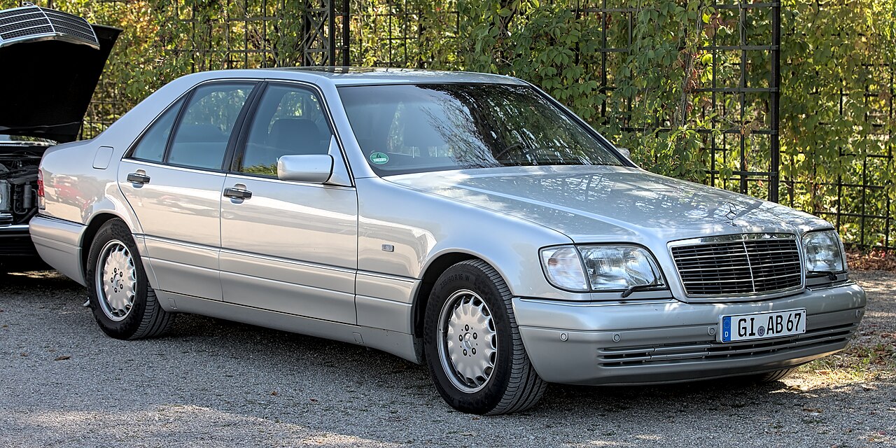 Mercedes-Benz W140 önden üç çeyrek görünüm