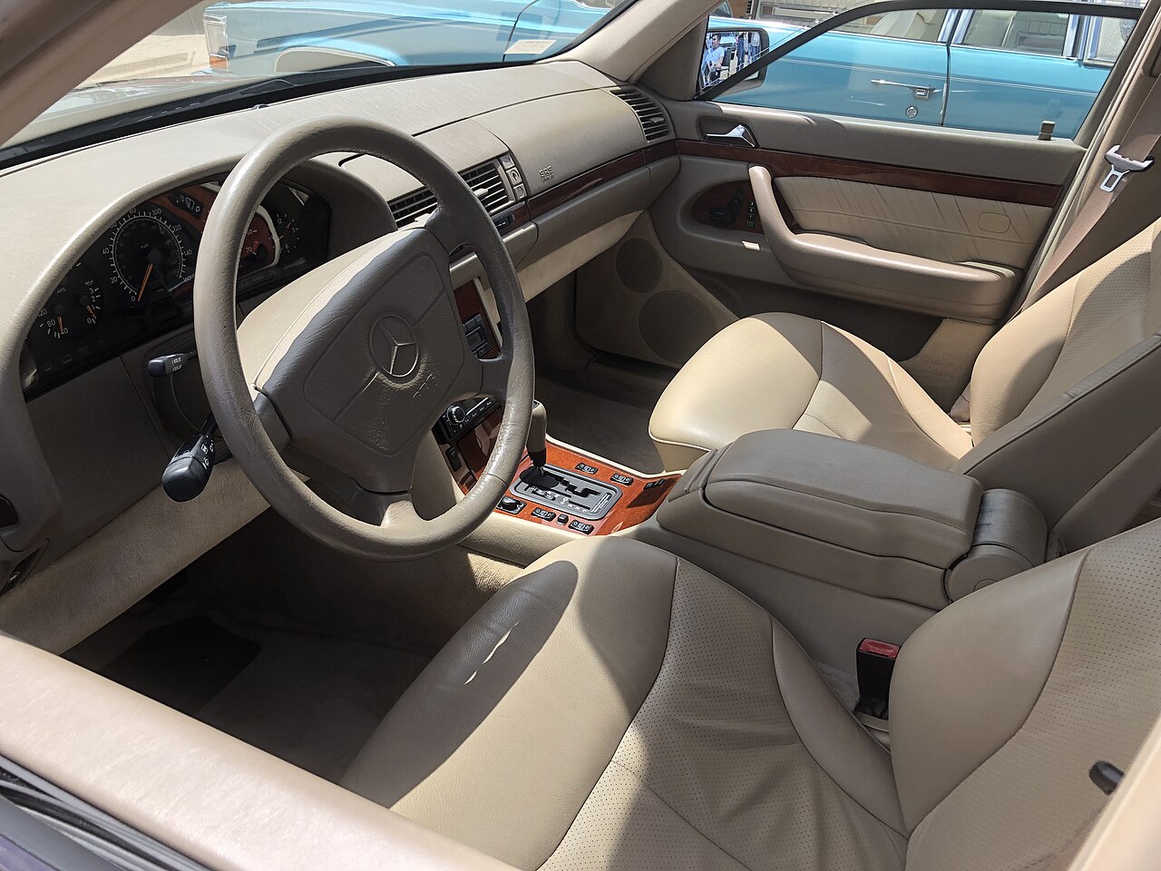 Mercedes-Benz W140 S 320 iç mekânı