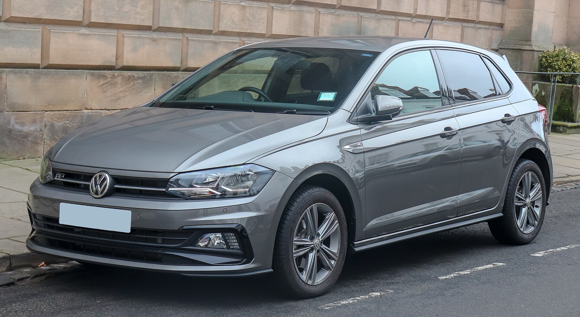 Volkswagen Polo AW R-Line ön görünüm
