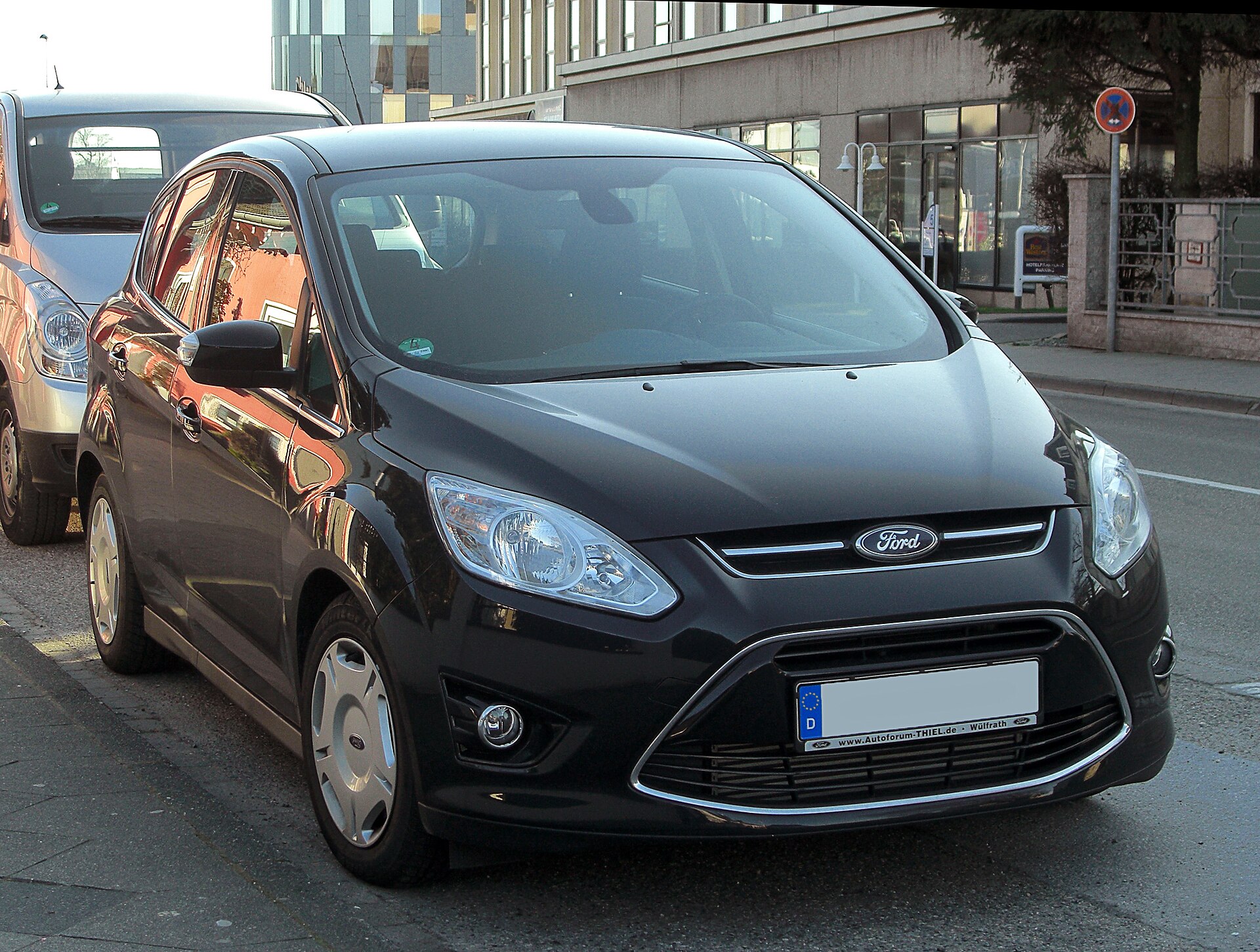 2011 Ford C-MAX II ön görünümü