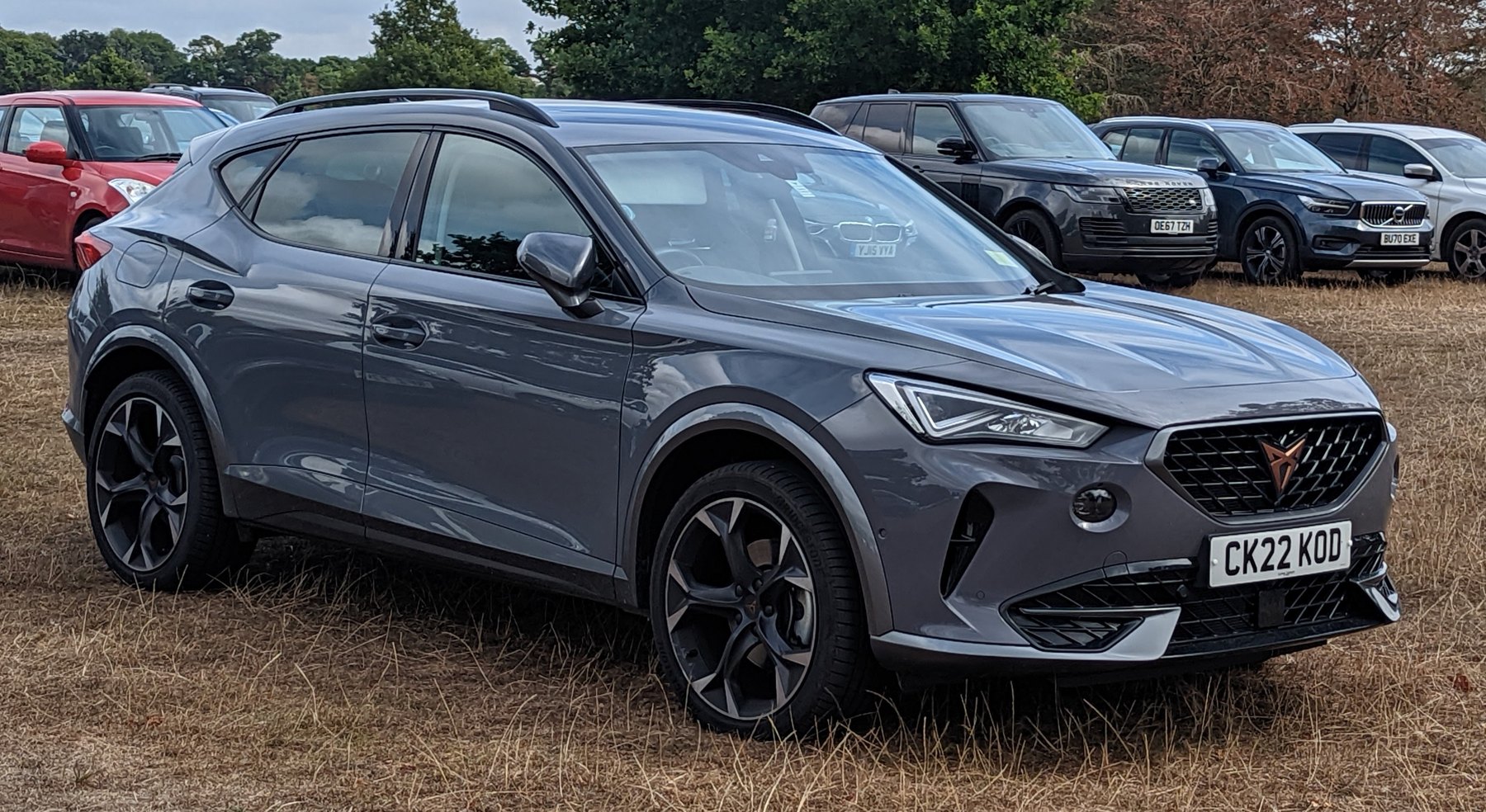 Cupra Formentor arkadan üç çeyrek görünüm