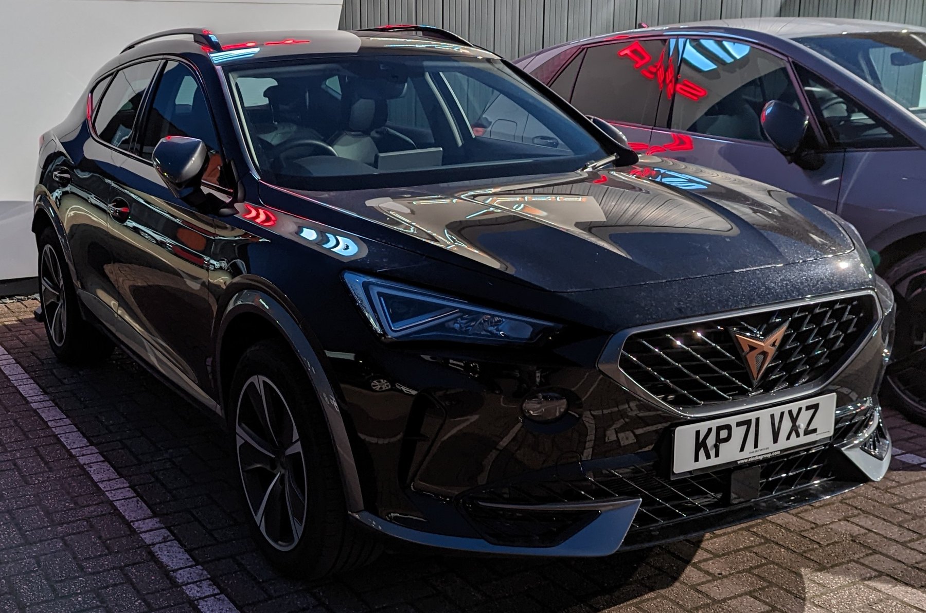 Cupra Formentor arka tasarımı ve bagaj kapağı