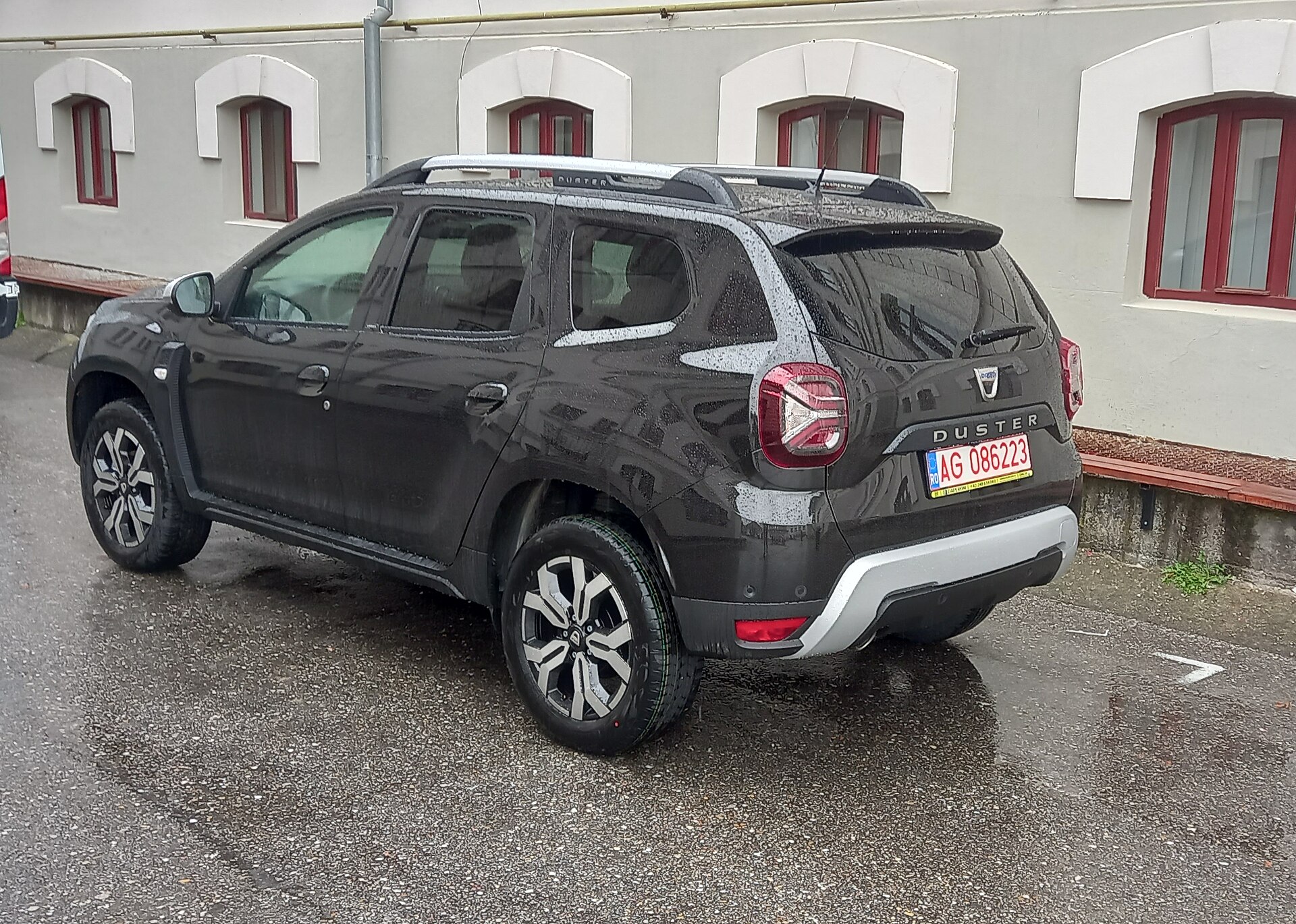 Makyajlı Dacia Duster II arka görünüm