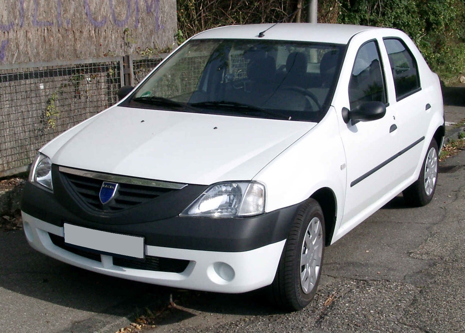 2008 Dacia Logan sedan ön görünüş
