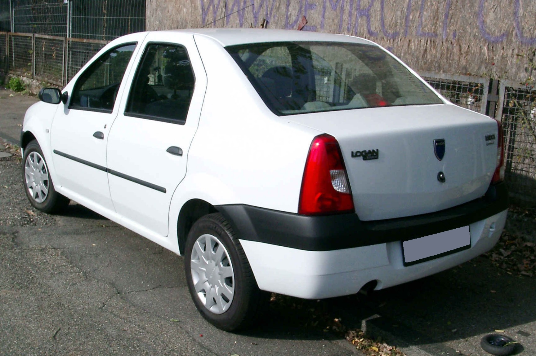 Dacia Logan I sedan arka görünüş