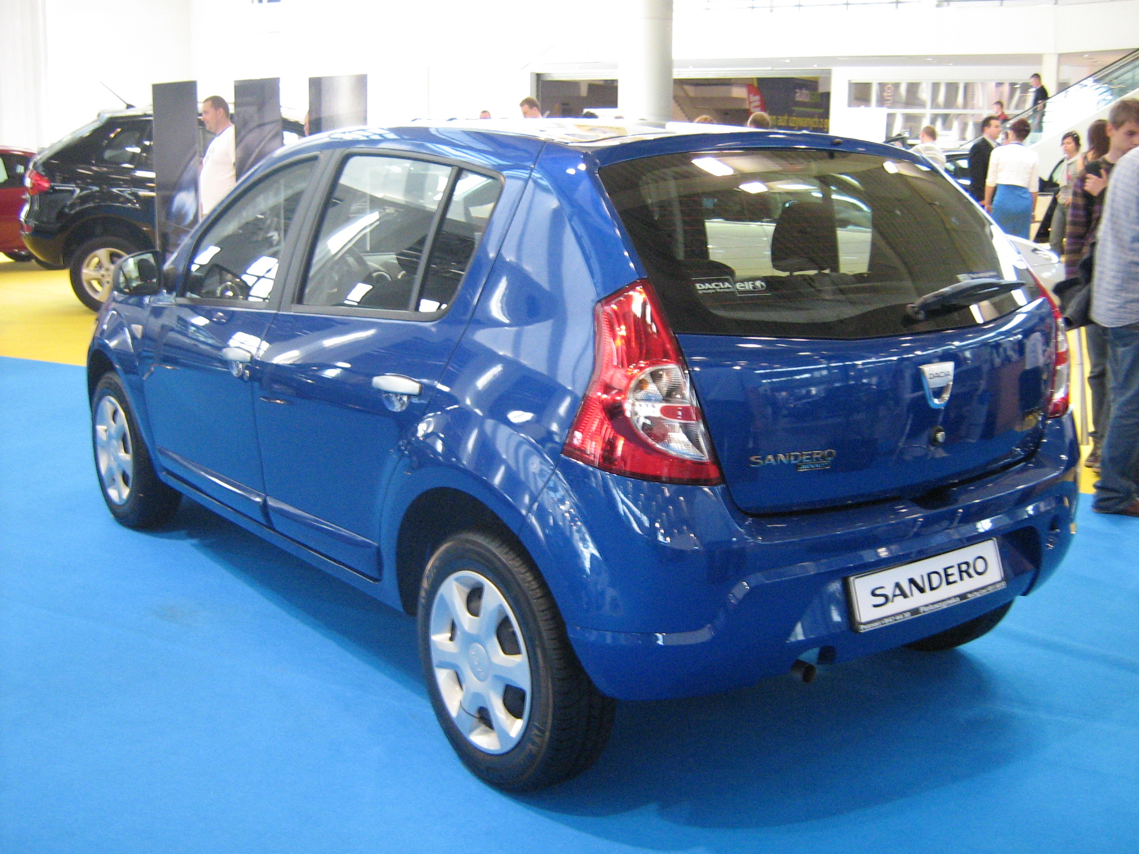 Dacia Sandero I arka üç çeyrek görünüm