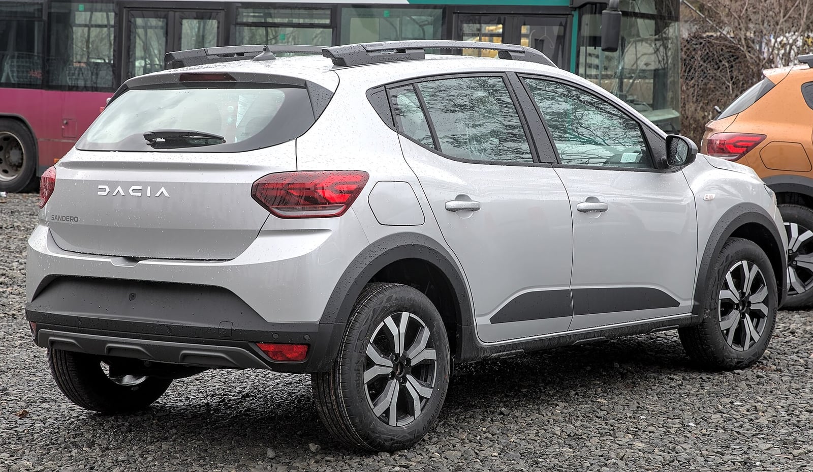 Dacia Sandero Stepway III yeni logolu ön görünüm