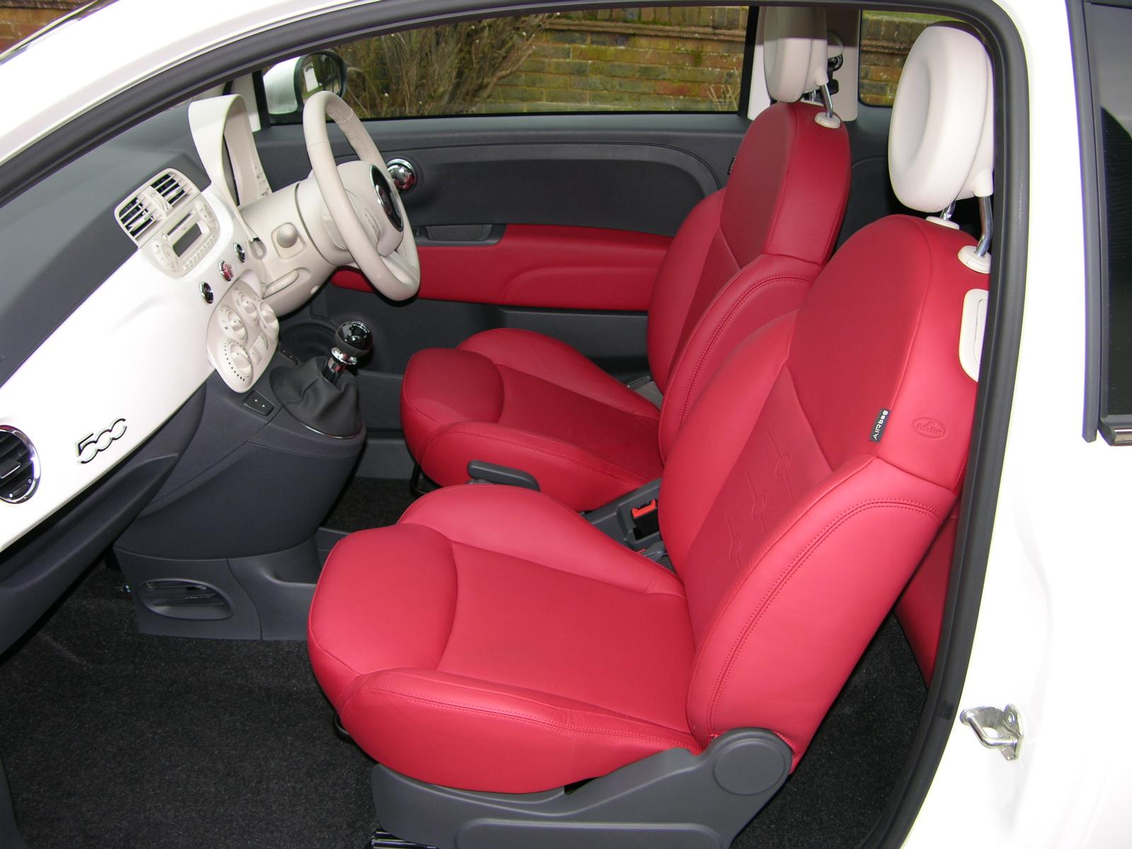 Fiat 500 1.4 Lounge iç mekânı