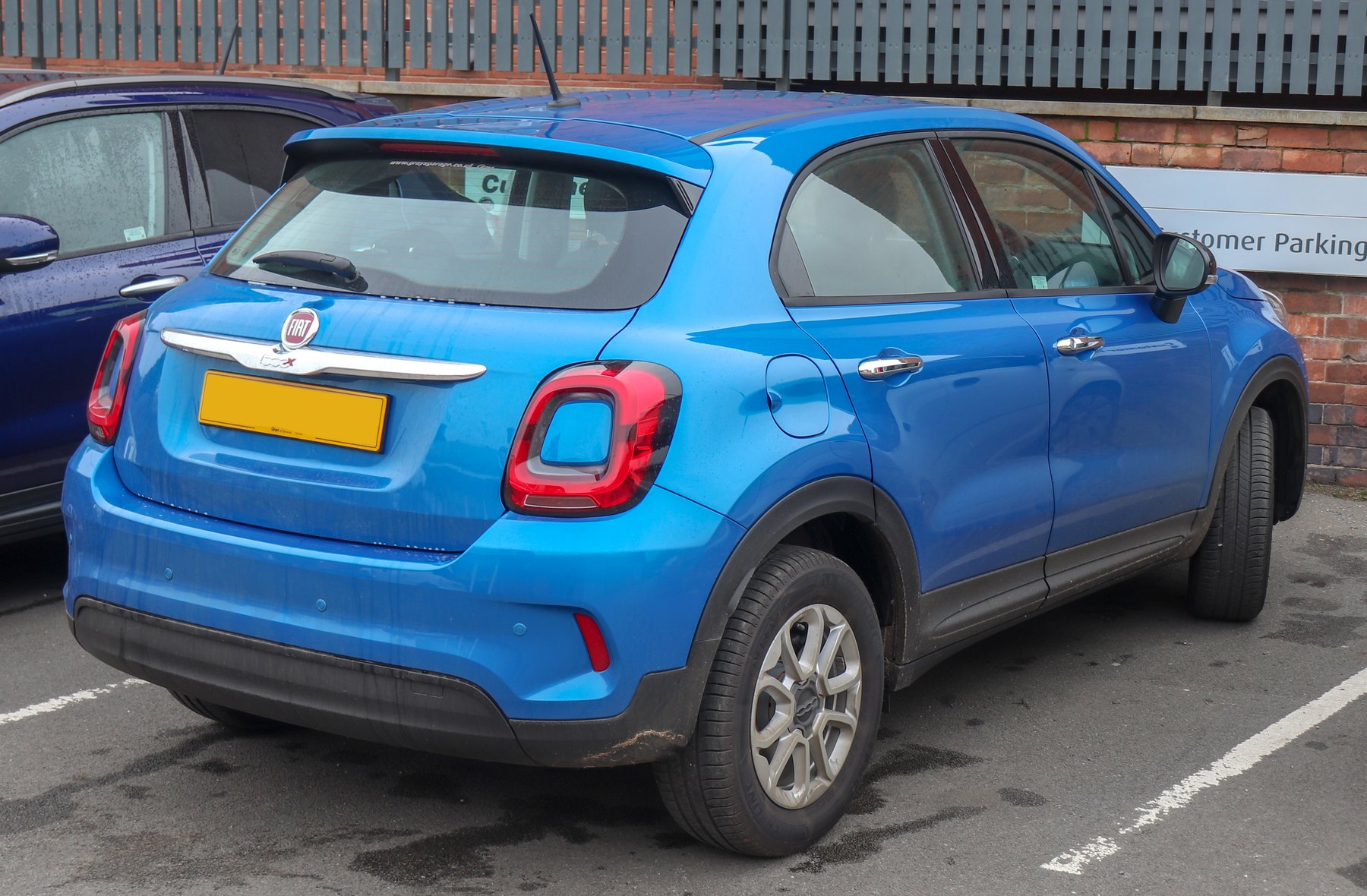 Makyajlı Fiat 500X arka görünüm