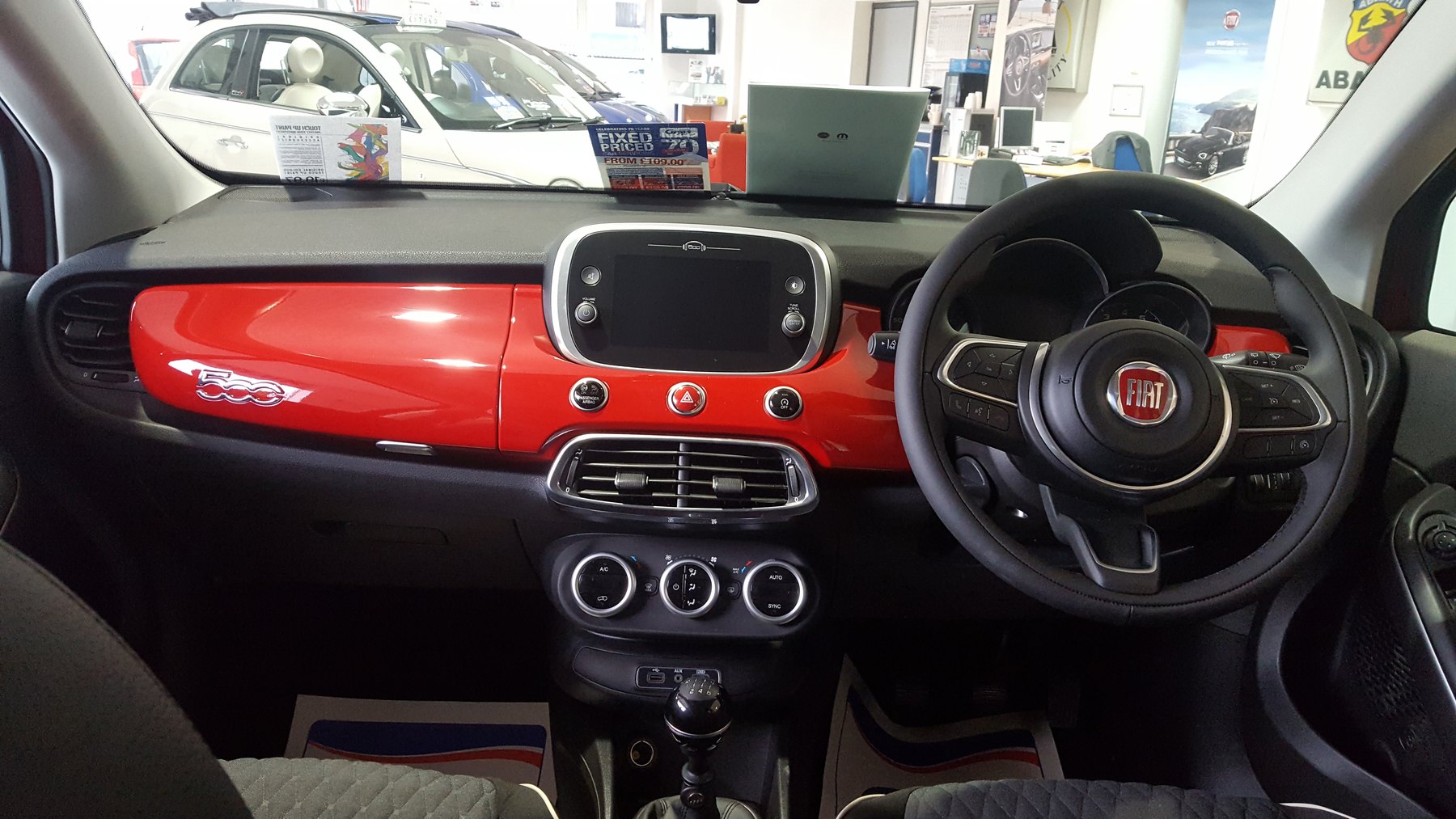 Fiat 500X iç mekân ve Uconnect ekran