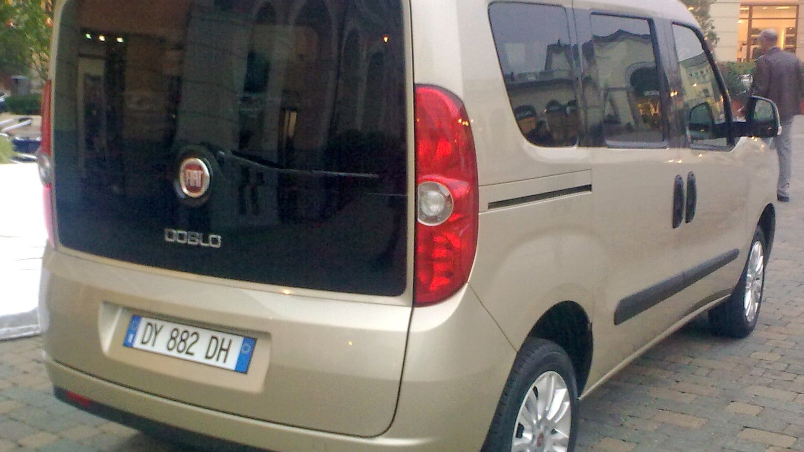 Fiat Doblo 263 arka ve yükleme bölümü görünümü