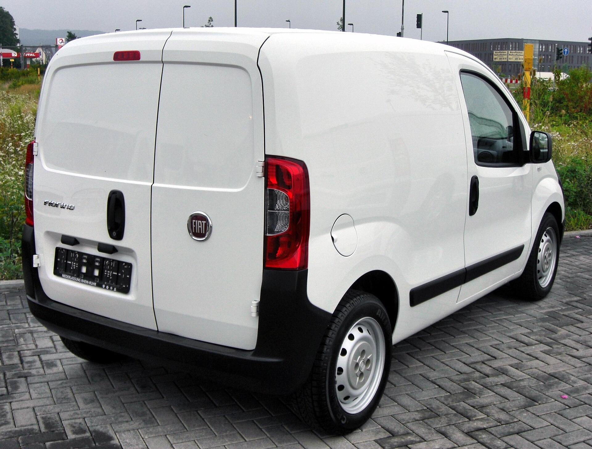 Fiat Fiorino Cargo çift kanatlı arka kapılar