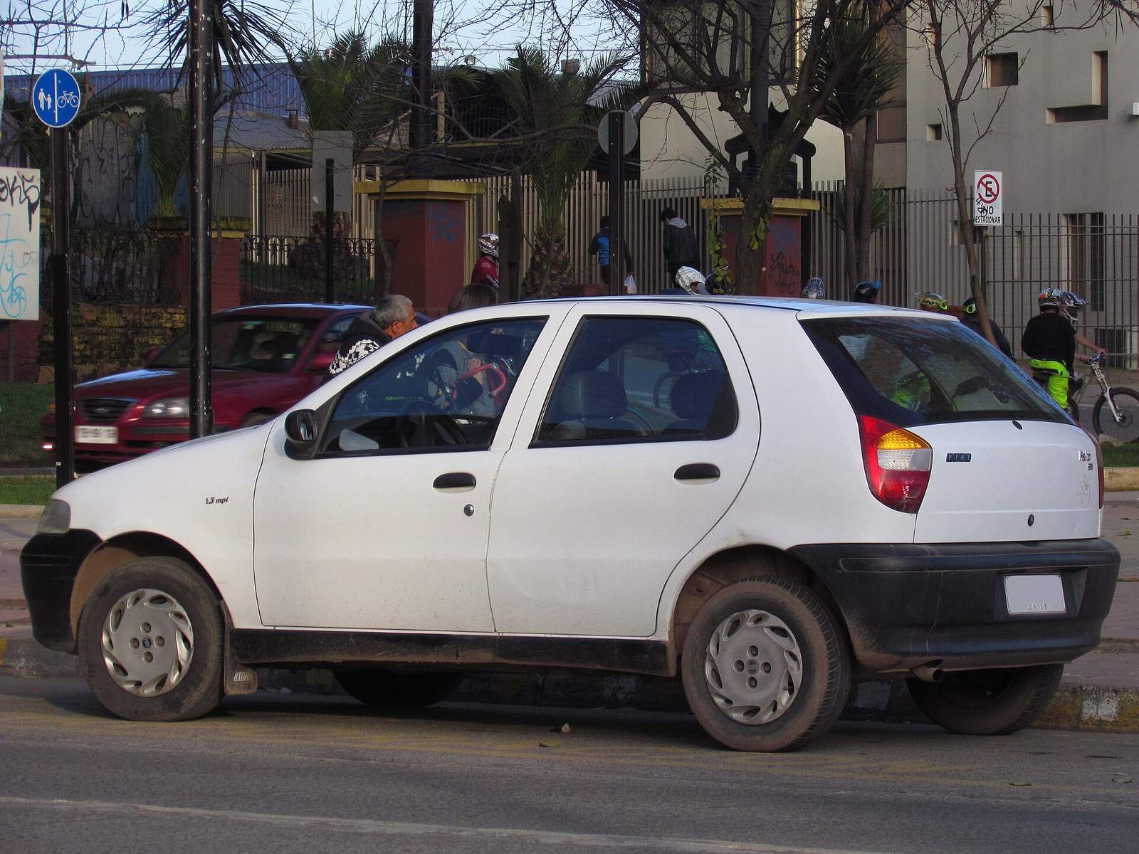 2003 Fiat Palio 1.3 SX yandan ve arkadan