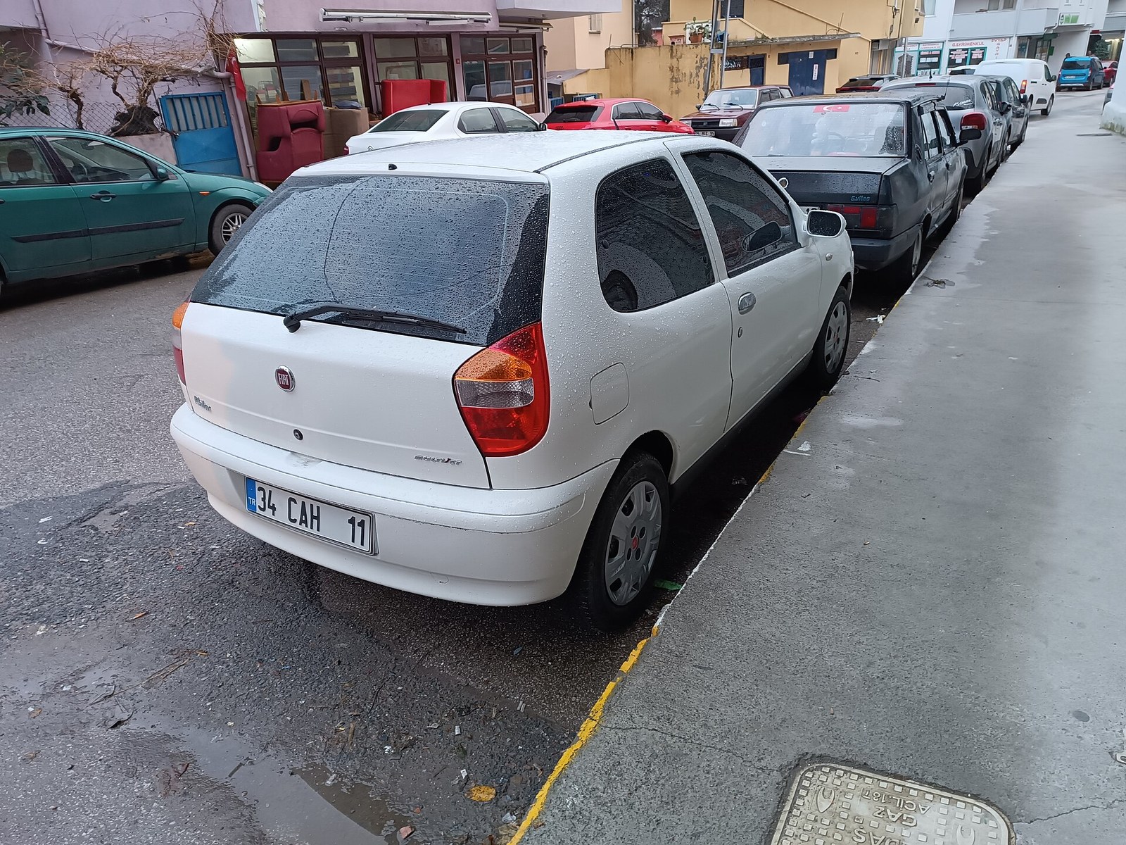 İstanbul Pendik’te Fiat Palio arka görünümü