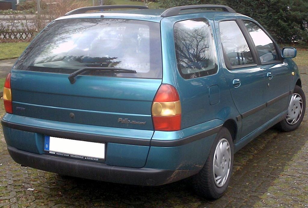Fiat Palio Weekend station wagon arka görünümü