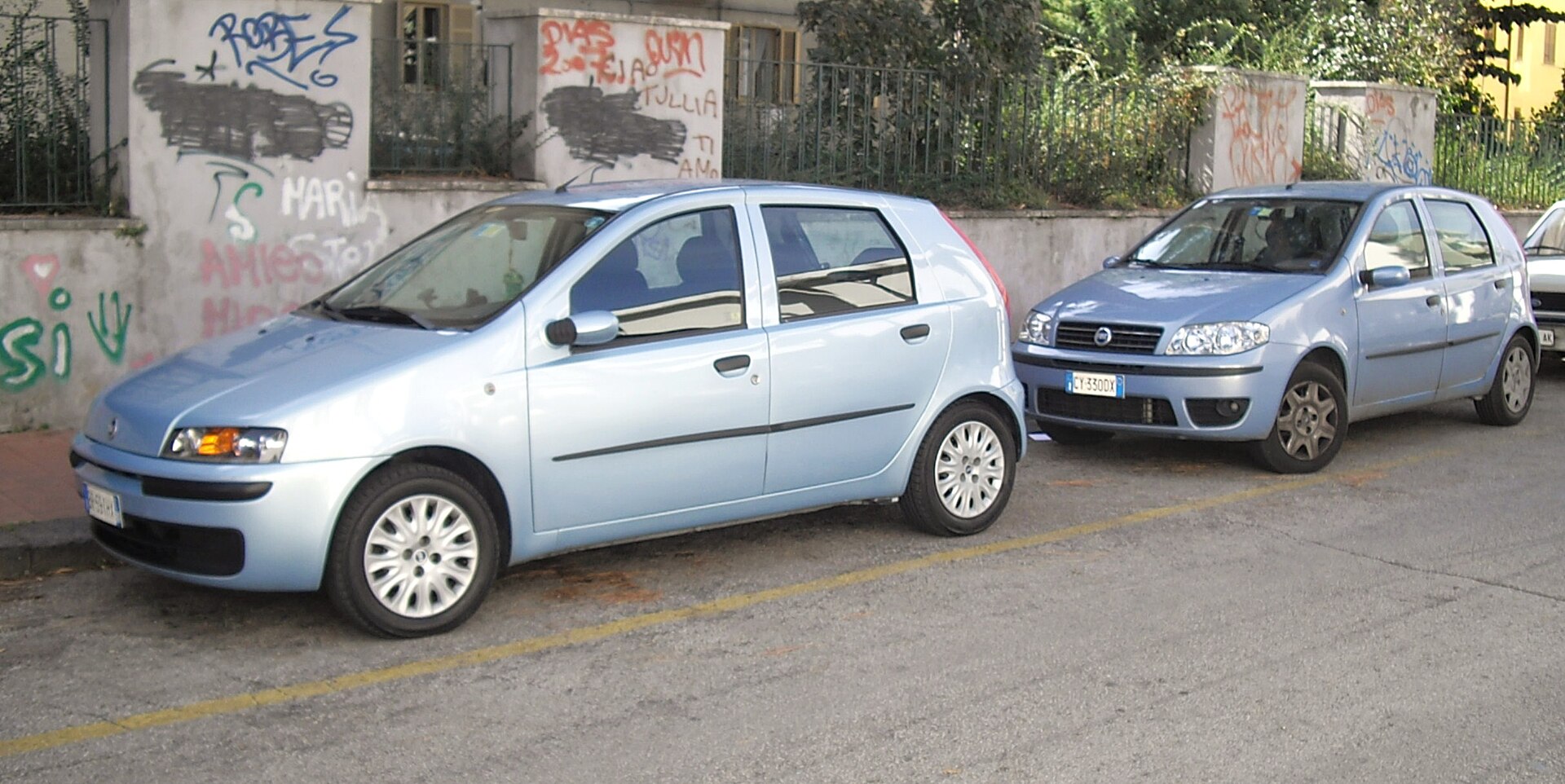 Fiat Punto 188 ön ve makyajlı kasanın karşılaştırması