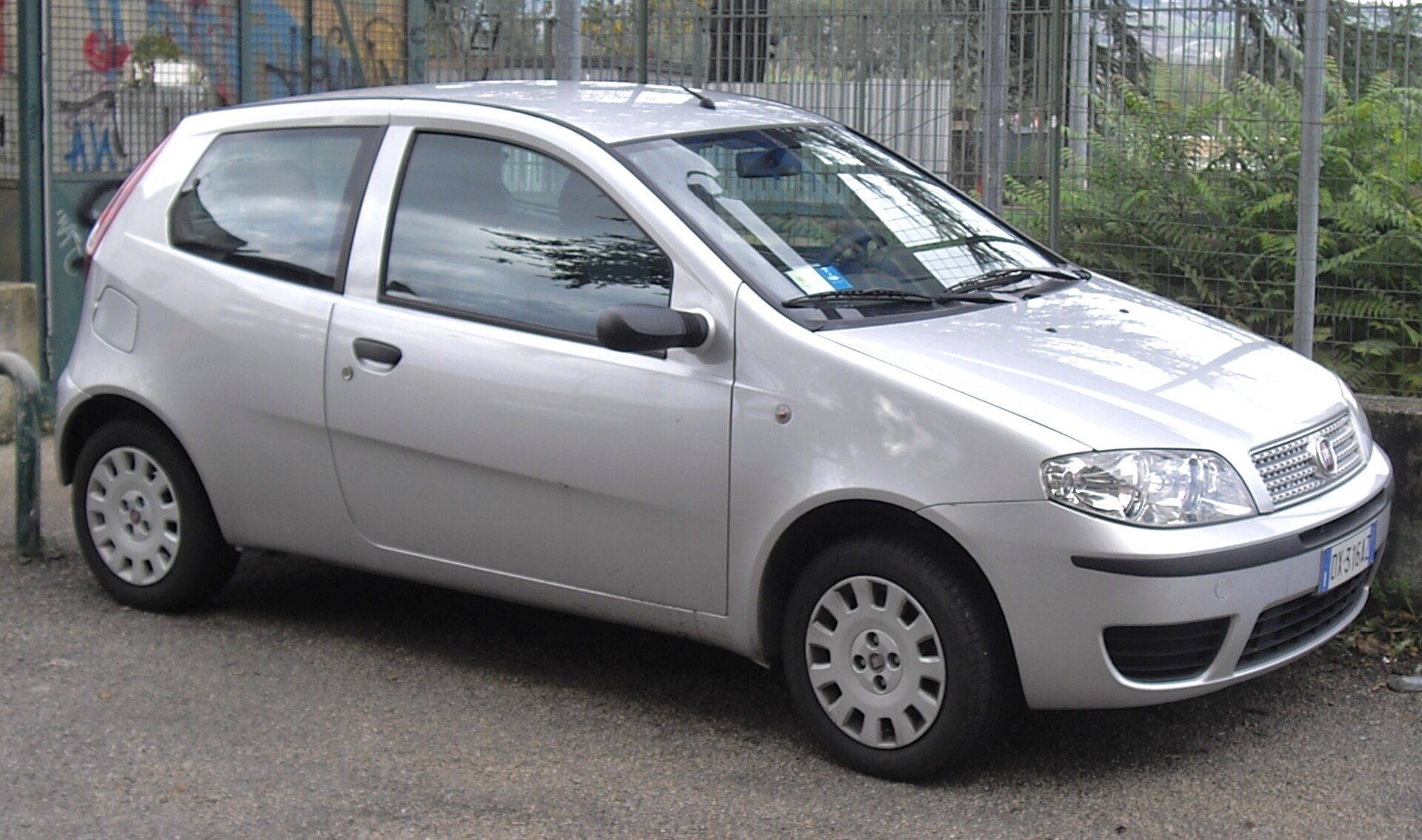 Fiat Punto Classic 188 üç kapılı gövde