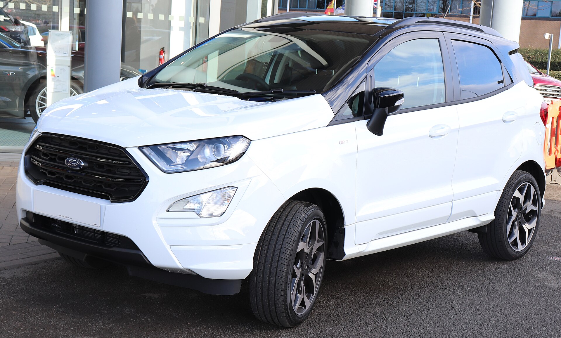 Makyajlı Ford EcoSport ST-Line önden üç çeyrek görünüm