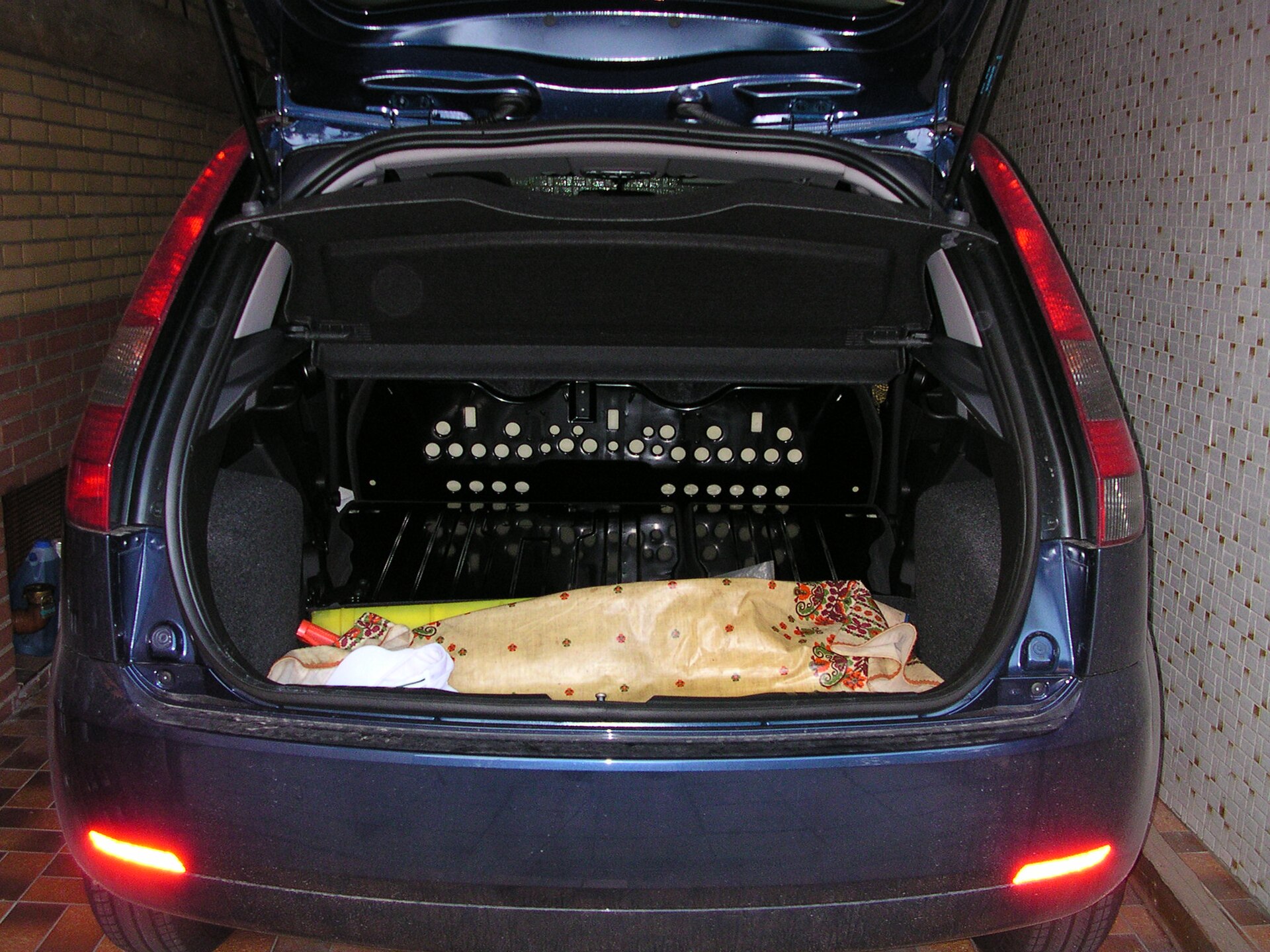 Ford Fiesta 2005 bagaj bölümü