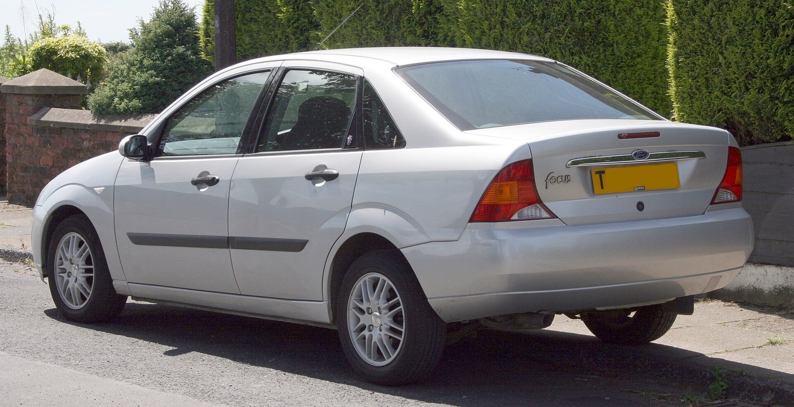 Ford Focus 1 hatchback arkadan