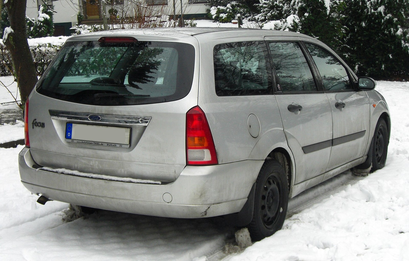Ford Focus 1 station wagon arkadan