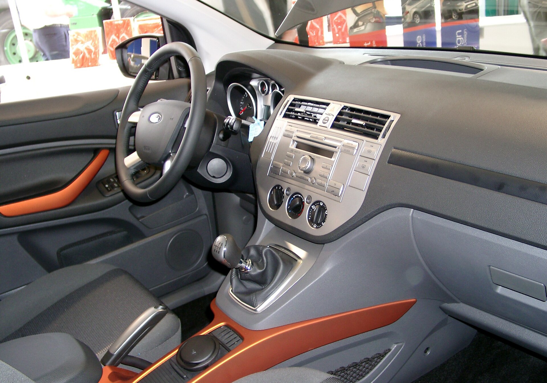 Ford Kuga I iç mekân ve gösterge paneli