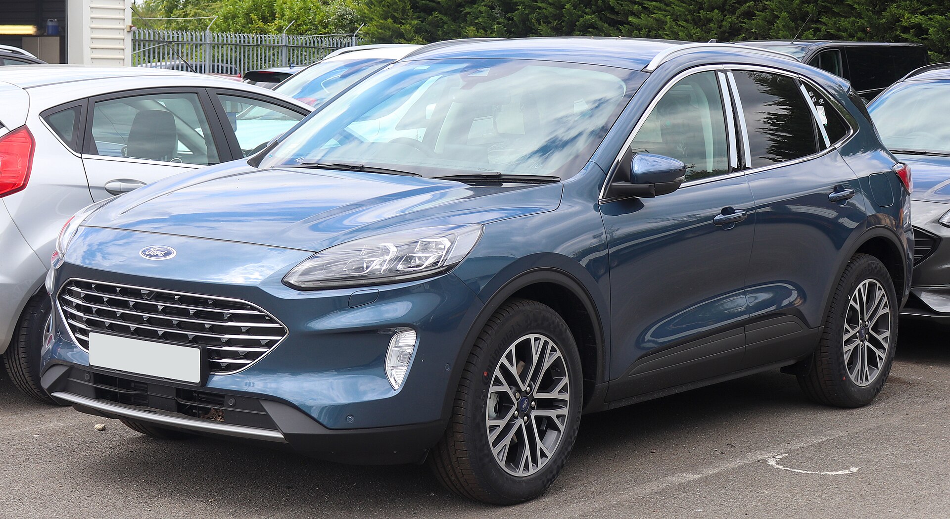 Ford Kuga III bagaj ve kayar koltuk