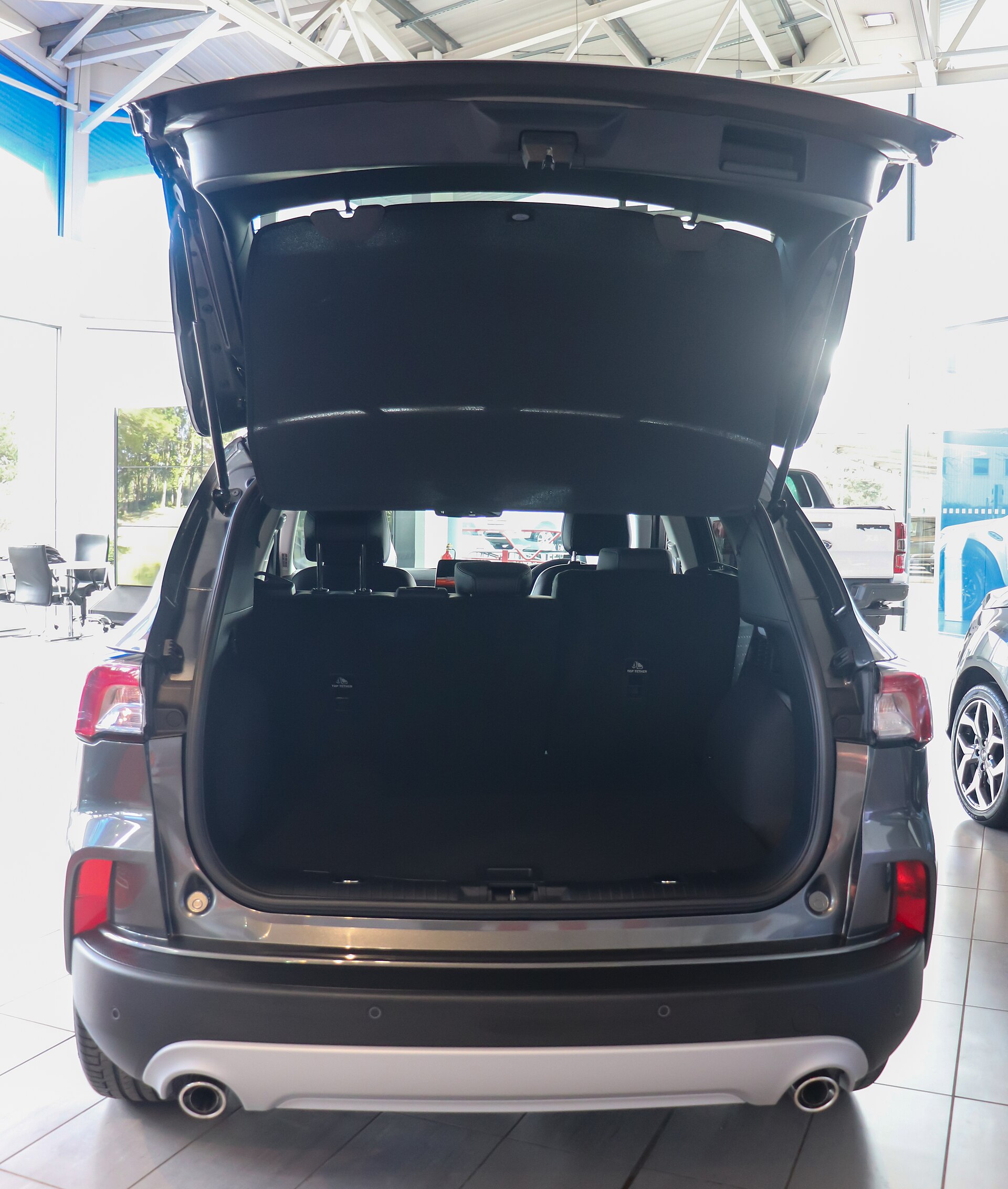 Ford Kuga III ST-Line PHEV önden görünüm
