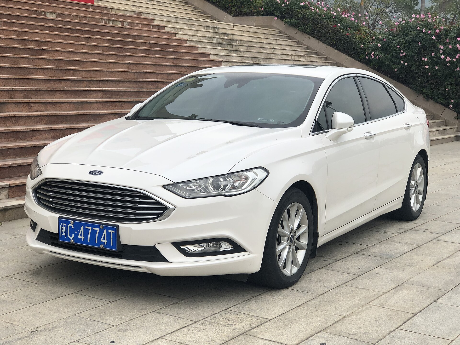 Makyajlı Ford Mondeo önden görünüm