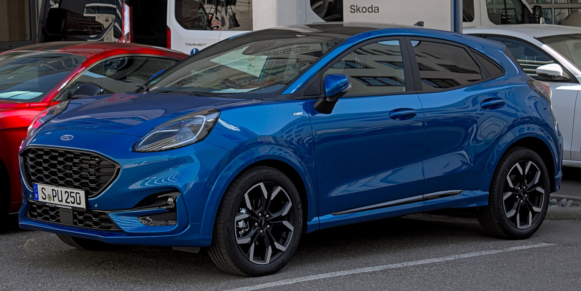 Ford Puma yan ve ön görünüm