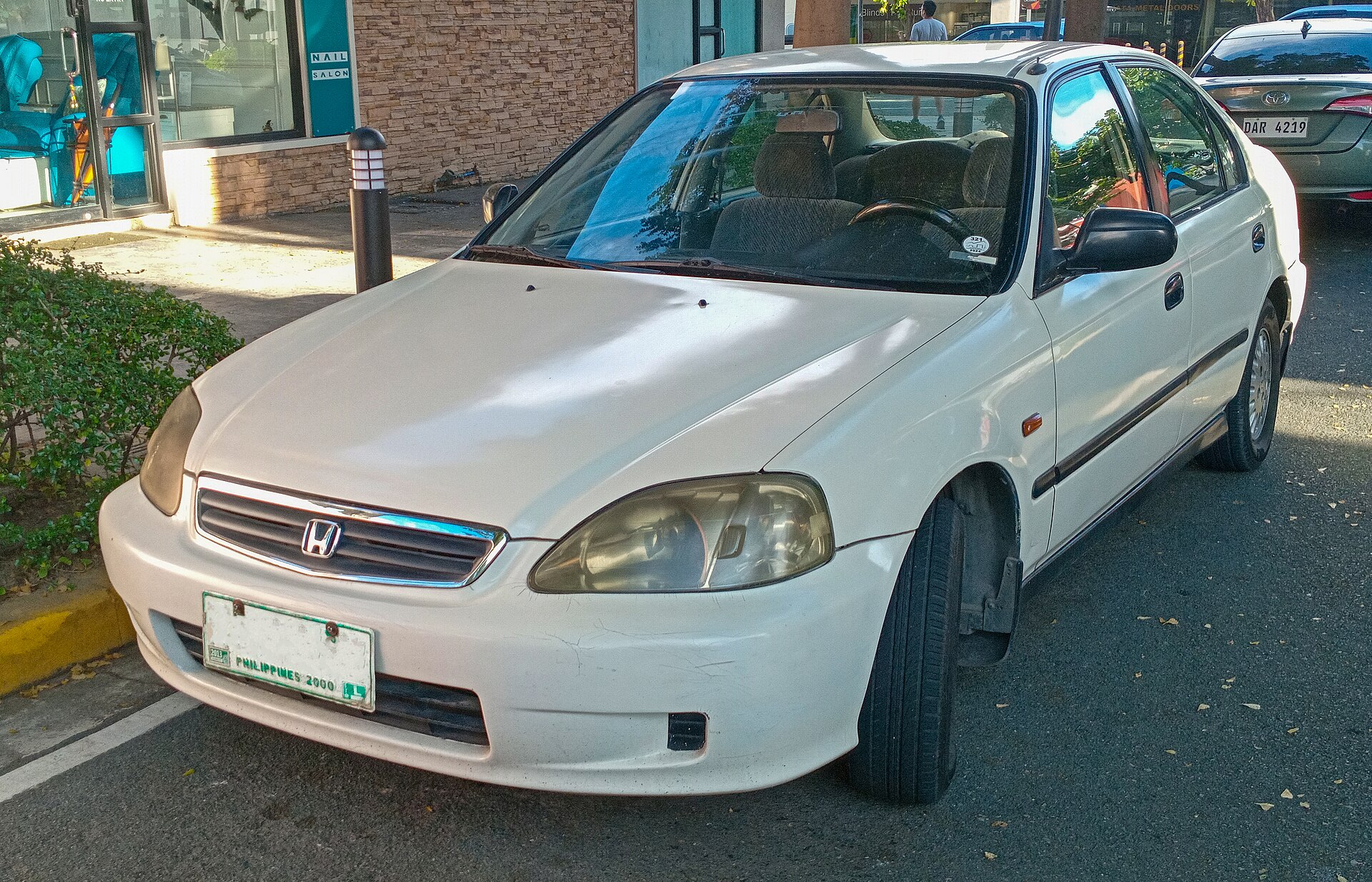 1999 Honda Civic sedan ön çapraz görünüm