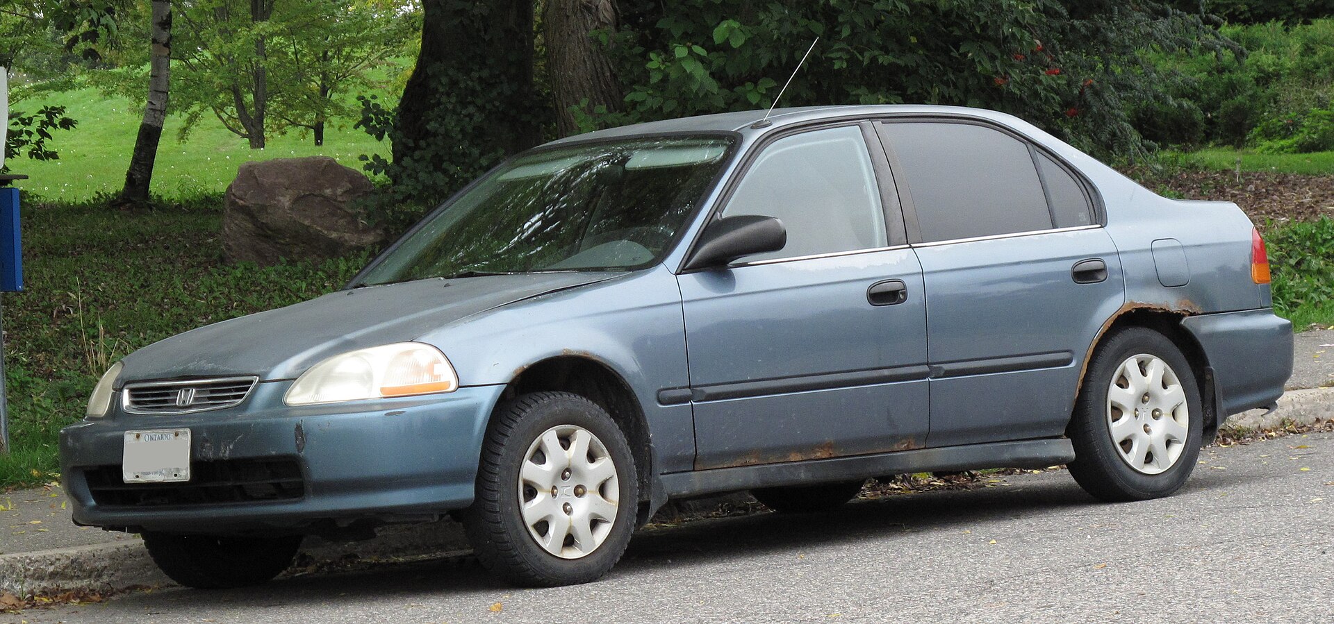 1998 Honda Civic sedan arka çamurluk ve marşpiyel pası