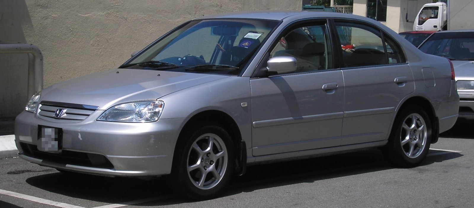 Makyajsız Honda Civic yedinci nesil sedan