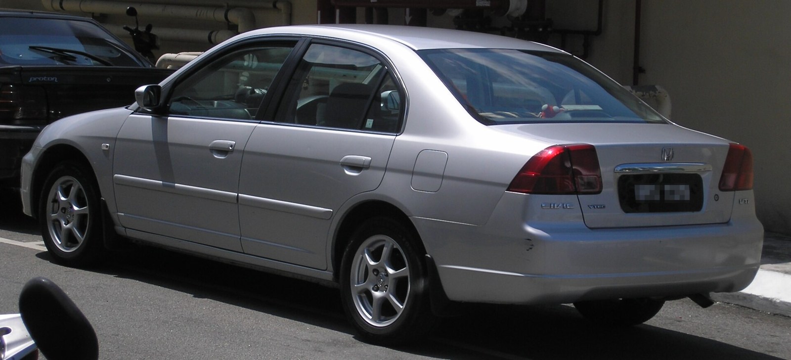 Honda Civic yedinci nesil sedan arka görünüm
