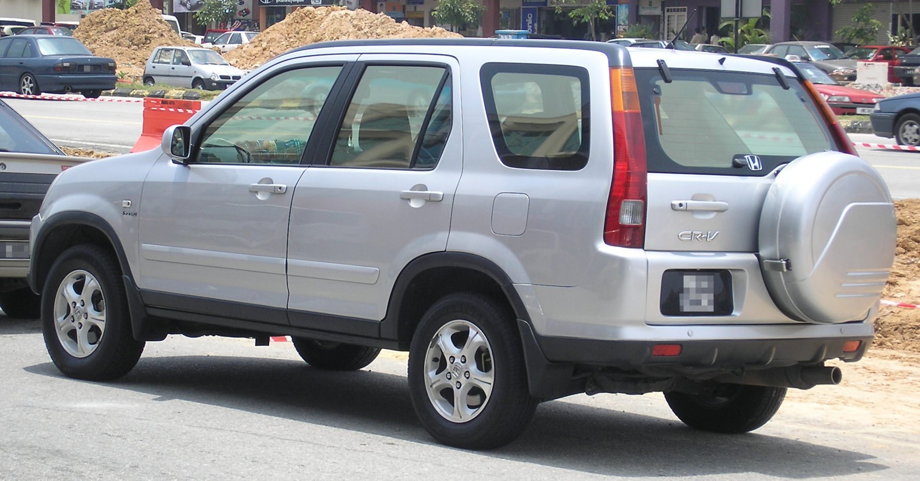 Makyaj öncesi Honda CR-V II arka ve dış stepne