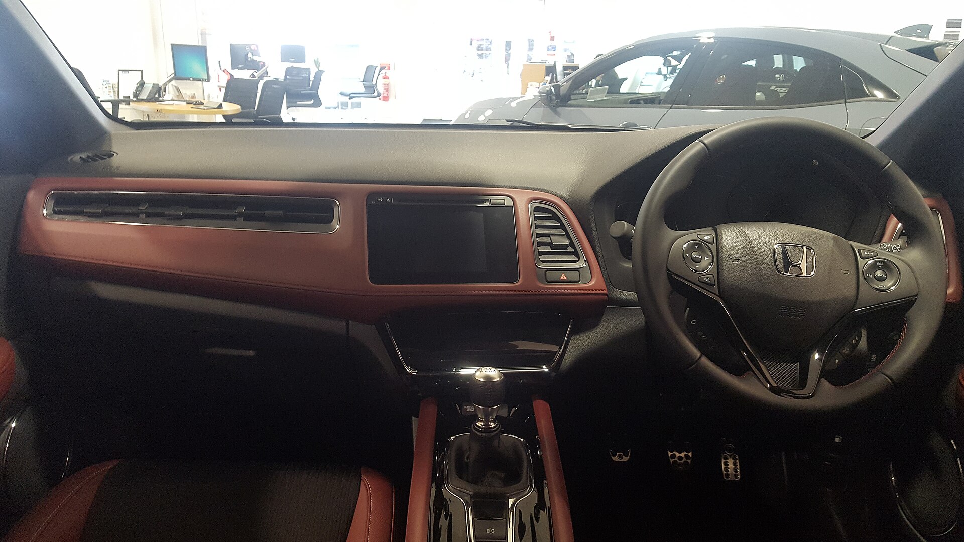 Honda HR-V Sport makyajlı iç mekânı