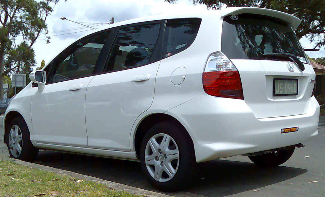 Honda Jazz GD arka üç çeyrek görünümü