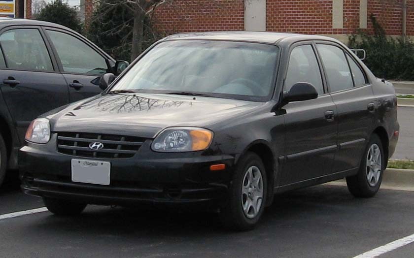 Makyajlı Hyundai Accent LC sedan önden çapraz