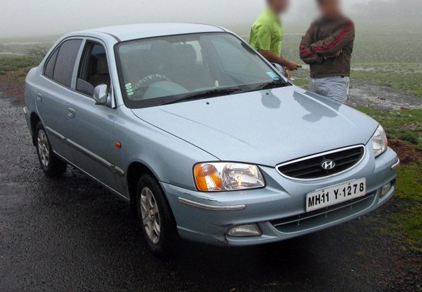 Hindistan pazarı Accent LC sedan önden çapraz