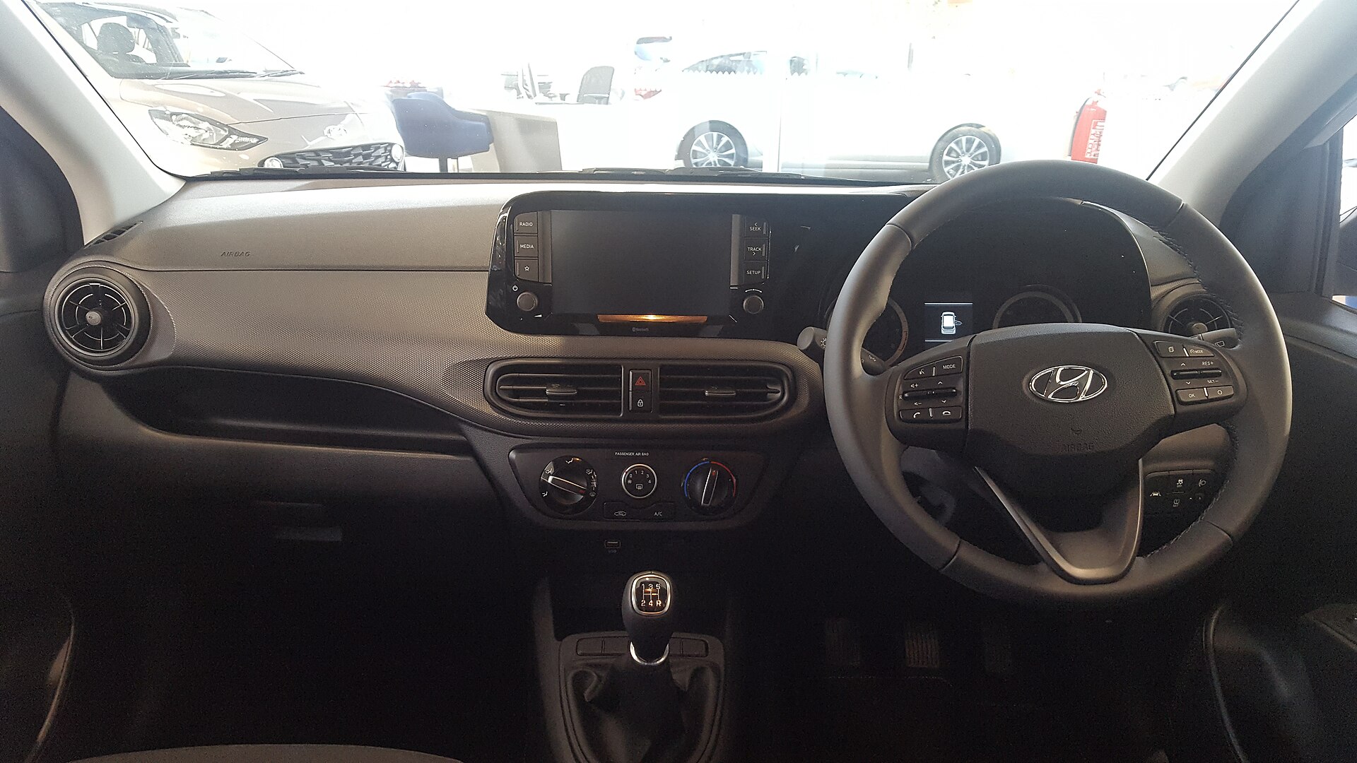 2020 Hyundai i10 AC3 iç mekânı ve vites bölümü